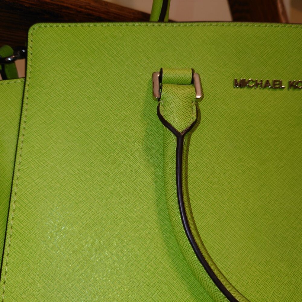 Michael Kors Large Selma Pear Green Purse - Picture 3 of 12